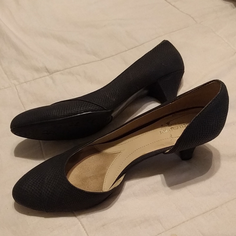 Textured black pumps